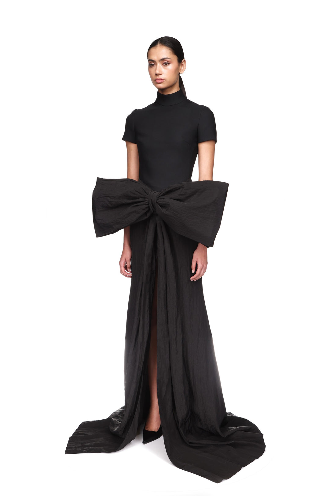 OVERSIZED BOW AND SHORT SLEEVE GOWN