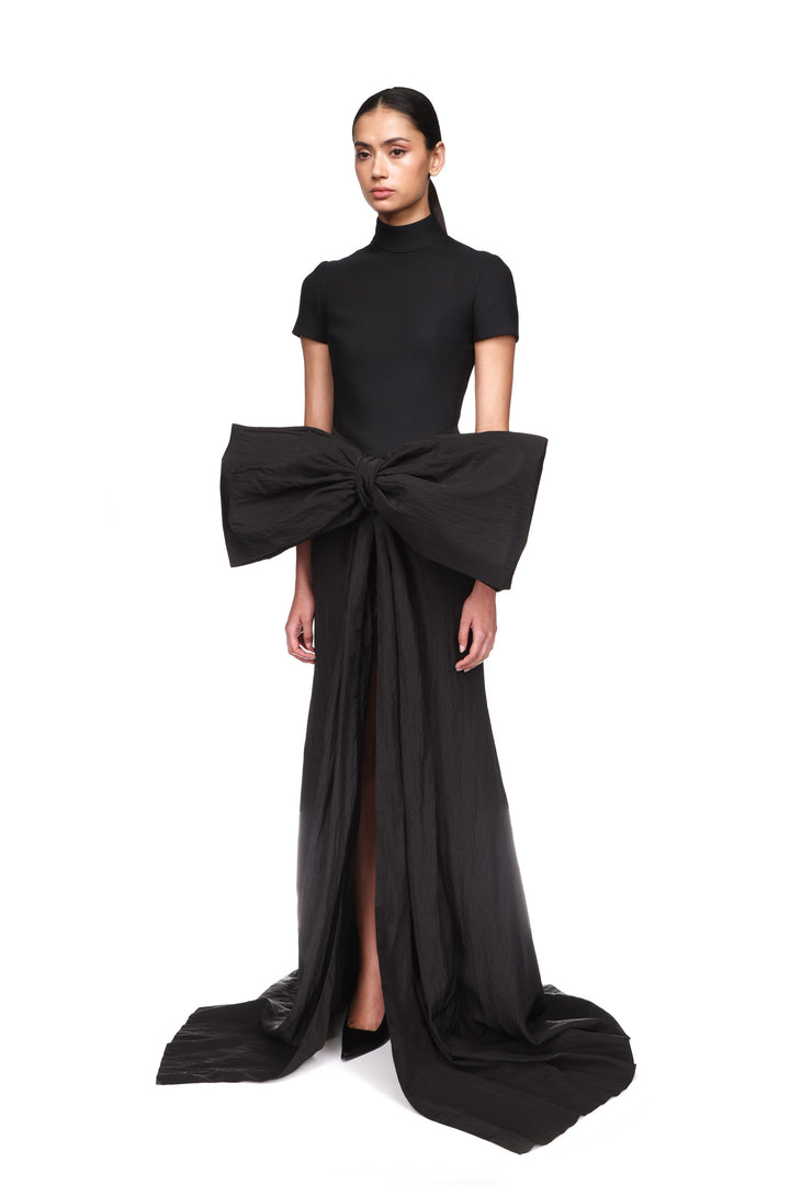 OVERSIZED BOW AND SHORT SLEEVE GOWN