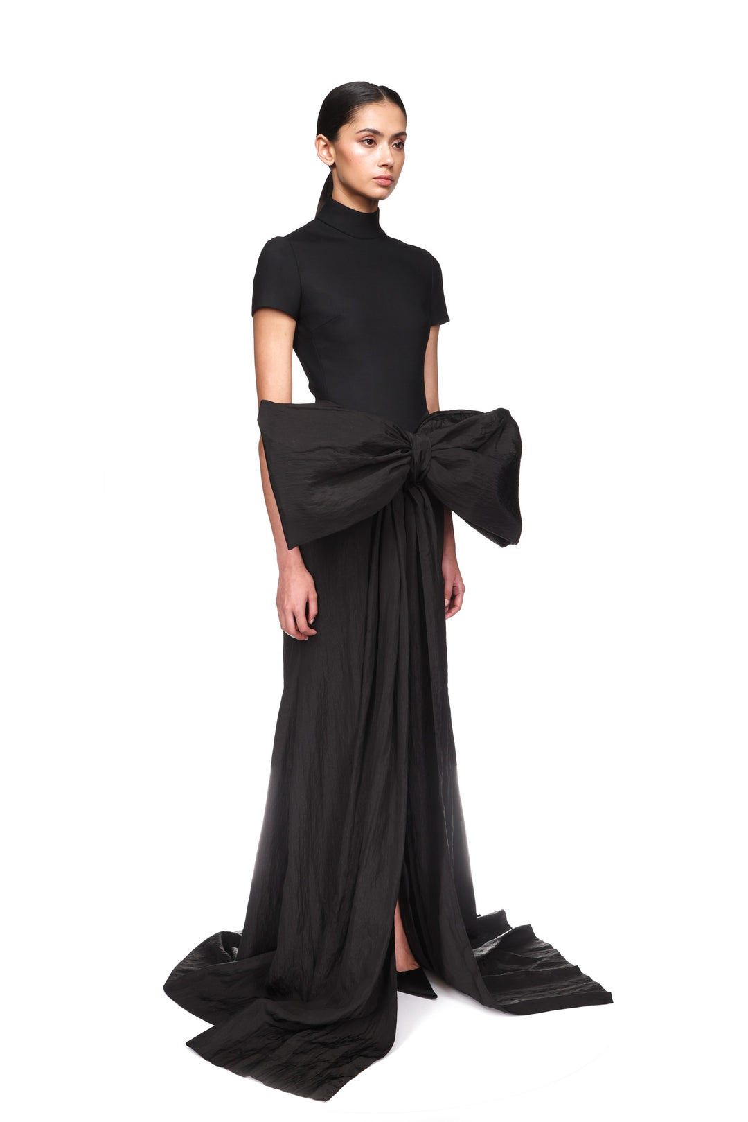 OVERSIZED BOW AND SHORT SLEEVE GOWN