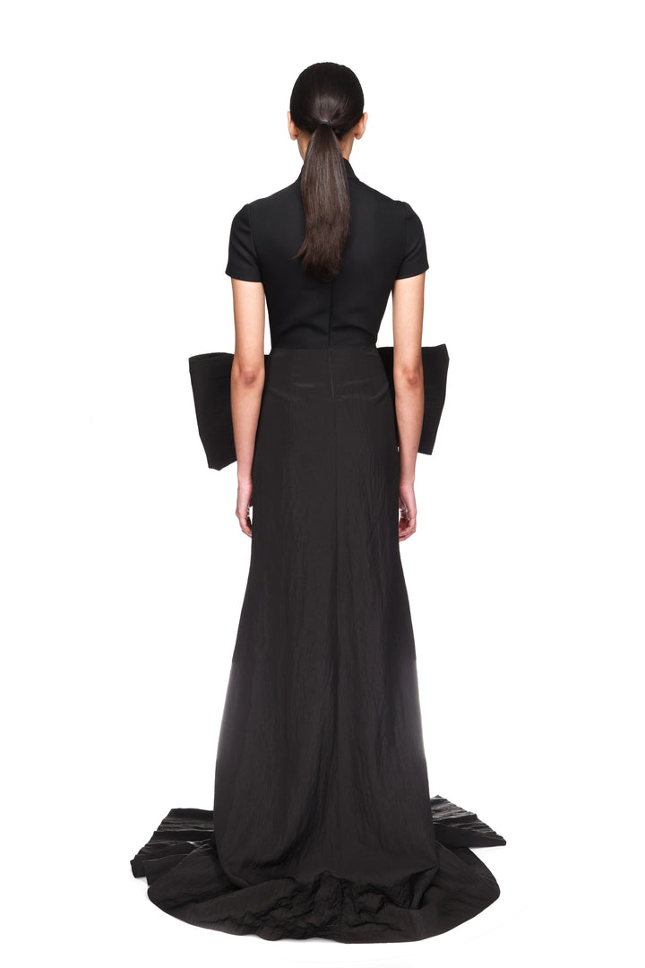 OVERSIZED BOW AND SHORT SLEEVE GOWN
