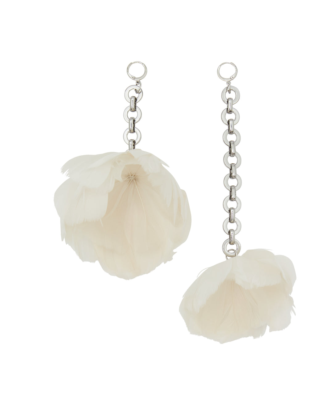 FEATHER FLOWER ASYMMETRIC EARRINGS IN OFF WHITE