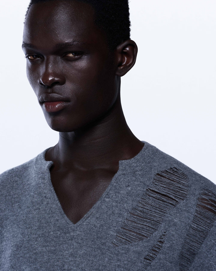DISTRESSED FINE KNIT JUMPER IN BLACK