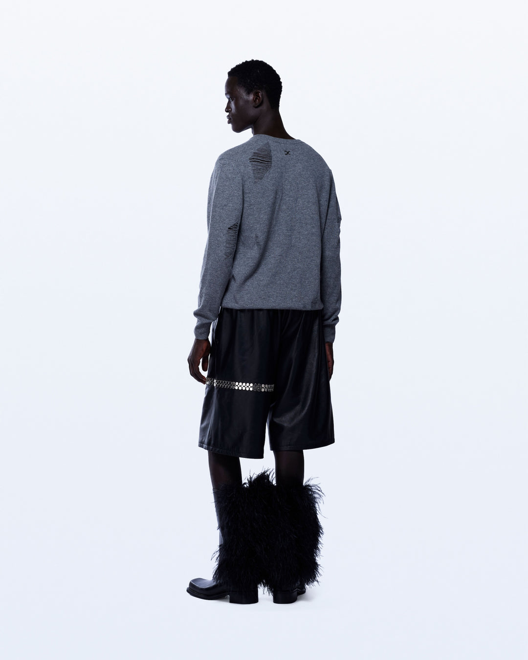 DISTRESSED FINE KNIT JUMPER IN BLACK