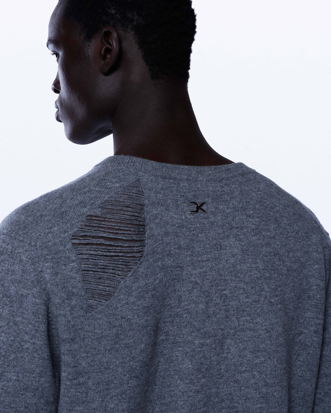 DISTRESSED FINE KNIT JUMPER IN BLACK